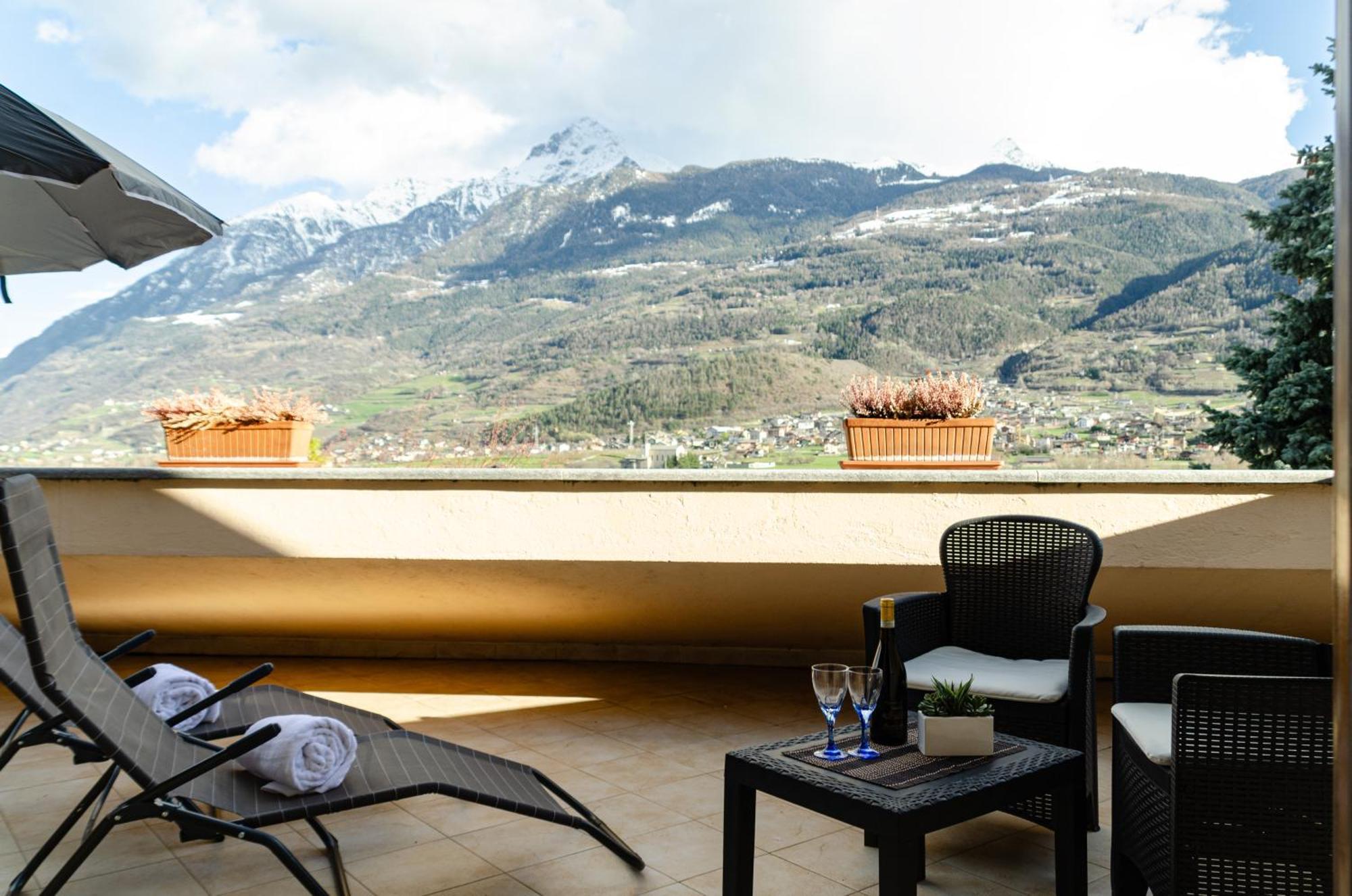 Sarre Skyline Apartment - Relax In Valle D'Aosta Buitenkant foto