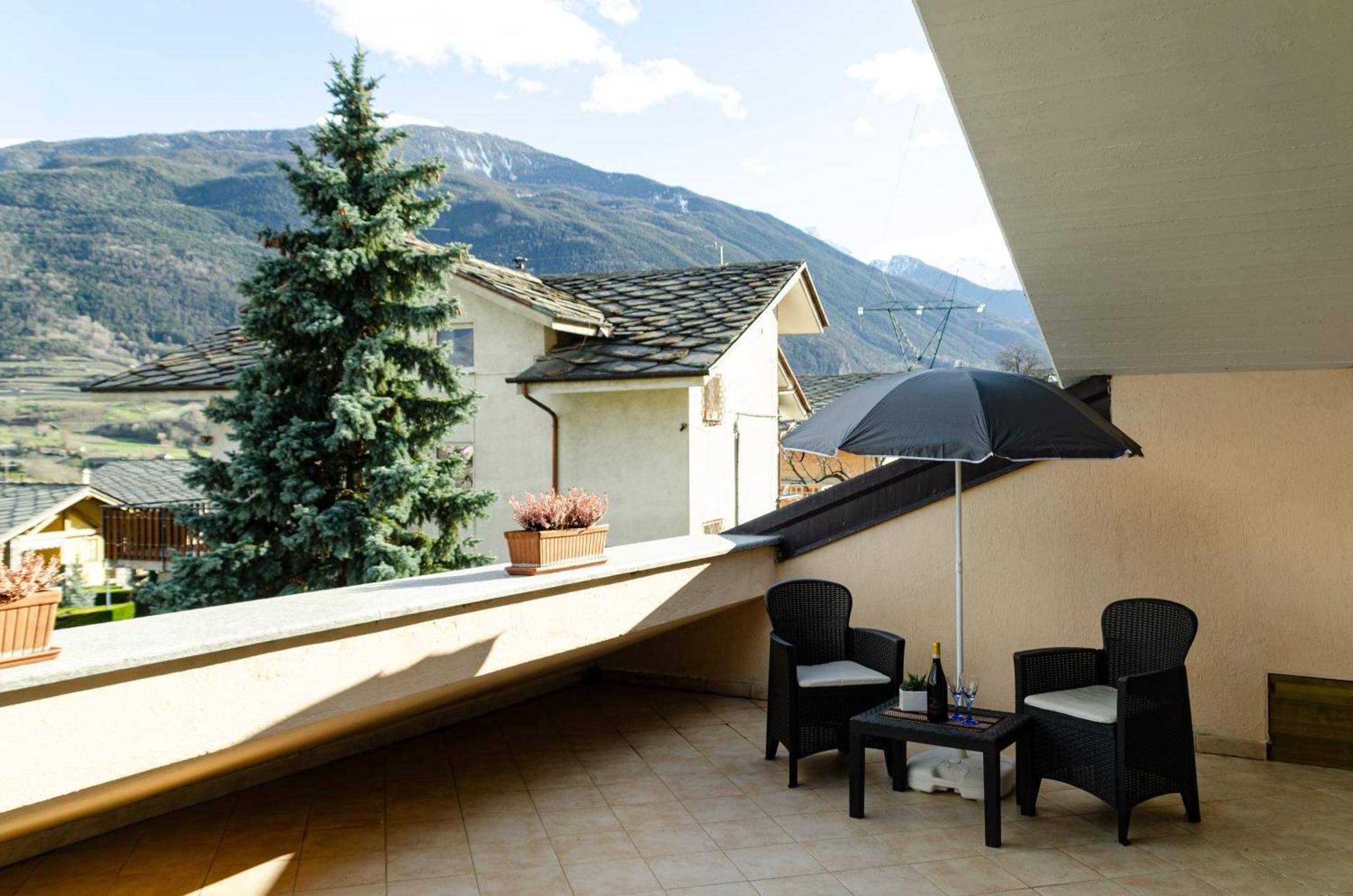 Sarre Skyline Apartment - Relax In Valle D'Aosta Buitenkant foto