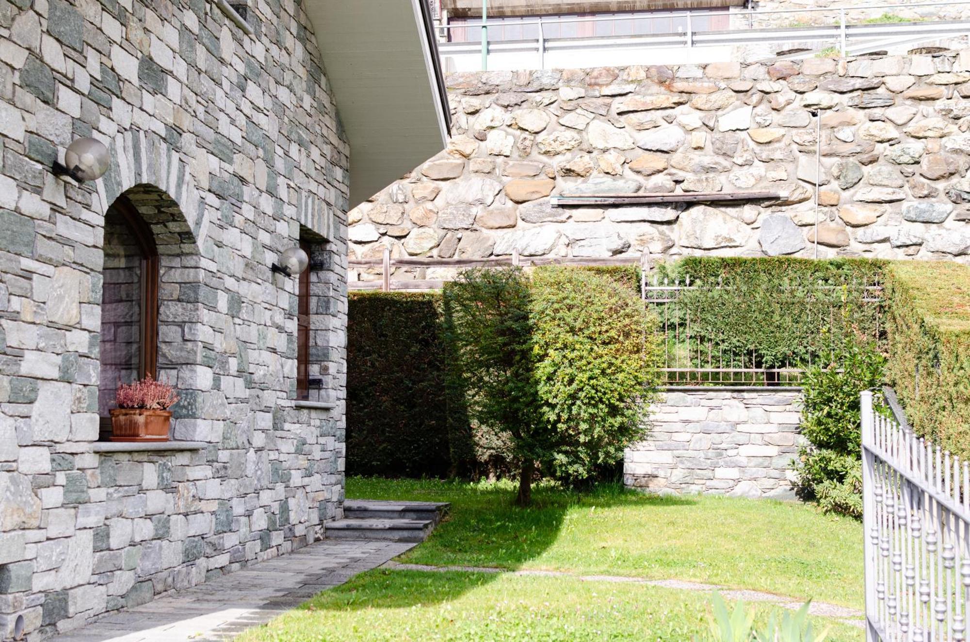 Sarre Skyline Apartment - Relax In Valle D'Aosta Buitenkant foto